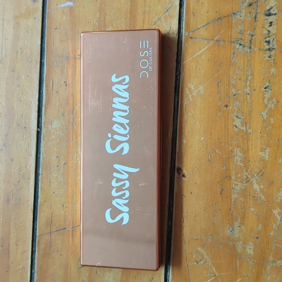 Dose of colour sassy Sienna's pallete - Picture 1 of 3